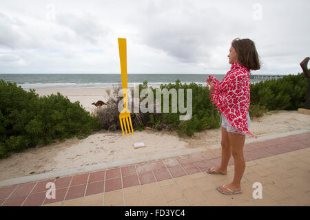 Adelaide Australia. Il 28 gennaio 2016. Una grande forchetta viene visualizzato come parte del Brighton mostra classic dotate di unica e affascinante sculture e installazioni artistiche posizionati lungo la Brighton esplanade Credito: amer ghazzal/Alamy Live News Foto Stock