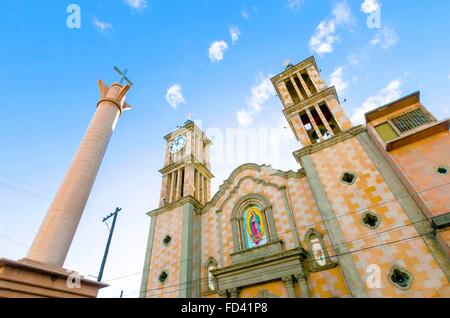 La Catedral de Nuestra Señora de Guadalupe, la prima chiesa cattolica di Tijuana, Messico della Madonna di Guadalupe. Una vista di th Foto Stock