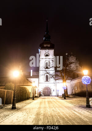 Clarisse monastero nella notte. Stary Sacz, Polonia. Foto Stock