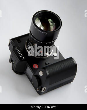 Leica SL il corpo della fotocamera con 90mm Summicron lente. Foto Stock