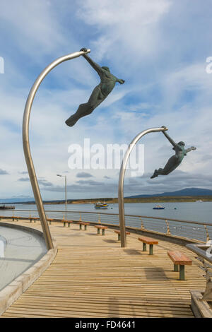 Amor al Viento (amore del vento) statua sul lungomare, Cile, Patagonia, Puerto Natales Foto Stock