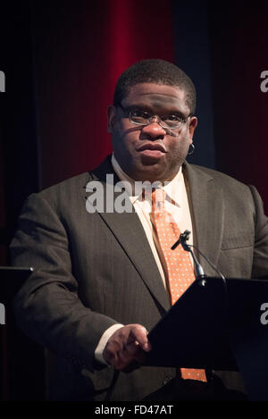 Giornalista e scrittore Gary Younge, parlando a Stuart Hall Foundation lanciare nel 2015 Foto Stock