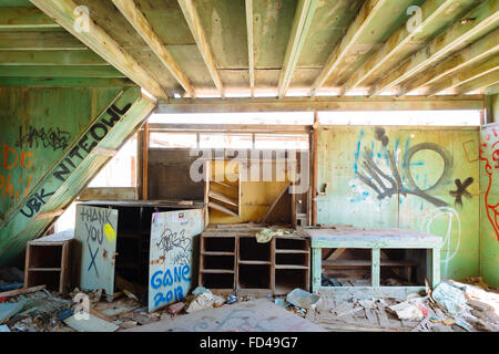 Una casa abbandonata a Bombay Beach, California, sulla riva orientale del Salton Sea Foto Stock