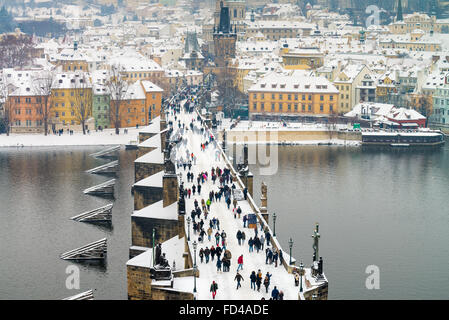 La magnifica vista del Ponte Carlo nel periodo invernale, Praga, Boemia, Repubblica Ceca Foto Stock