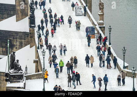 La magnifica vista del Ponte Carlo nel periodo invernale, Praga, Boemia, Repubblica Ceca Foto Stock