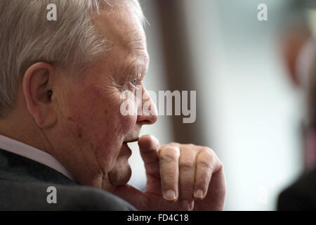 Colonia, Germania. 28 gen, 2016. Presidente del Consiglio di Sorveglianza di Porsche AG, Wolfgang Porsche, assiste le migliori vetture 2016 Cerimonia di premiazione presso il centro congressi di Colonia, Germania, 28 gennaio 2016. Foto: MARIJAN MURAT/dpa/Alamy Live News Foto Stock