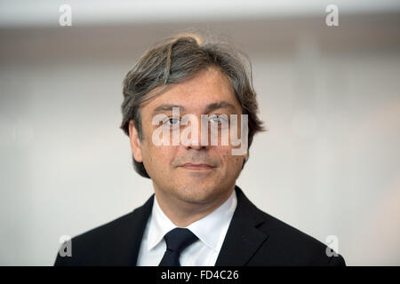 Colonia, Germania. 28 gen, 2016. Amministratore Delegato di Seat Luca De Meo assiste le migliori vetture 2016 Cerimonia di premiazione presso il centro congressi di Colonia, Germania, 28 gennaio 2016. Foto: MARIJAN MURAT/dpa/Alamy Live News Foto Stock