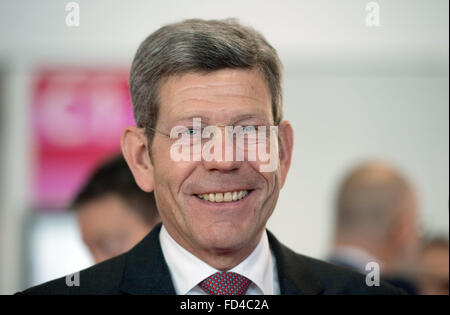 Colonia, Germania. 28 gen, 2016. CEO di Ford Germania Bernhard Matte assiste le migliori vetture 2016 Cerimonia di premiazione presso il centro congressi di Colonia, Germania, 28 gennaio 2016. Foto: MARIJAN MURAT/dpa/Alamy Live News Foto Stock