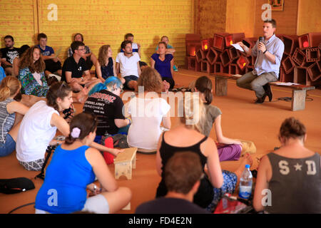 Taize comunità ecumenica. Piccolo gruppo di discussione. Foto Stock