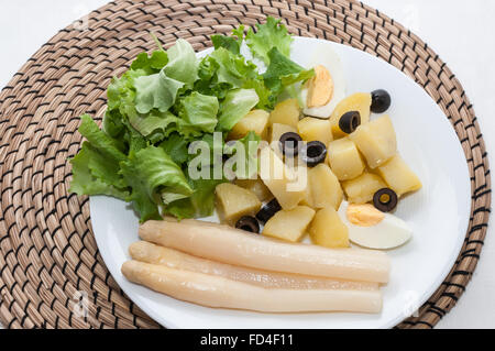 Insalata di patate e vari ingredienti Foto Stock