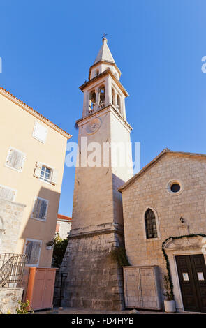 Il campanile della chiesa di San Giovanni Battista nella Città vecchia di Budva, Montenegro. Fondata nel VII c Foto Stock