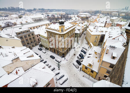 Storico case medievali su un angolo di strada Misenska e Piazza Drazickeho, quartiere Ponte Carlo a Praga, Repubblica Ceca Foto Stock