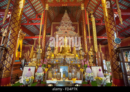 Interni ornati di Wat Chiang Man, il più antico tempio in Chiang Mai Thailandia Foto Stock