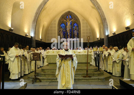 La chiesa di San Nicola. La Santa Messa Crismale del Giovedì Santo. Foto Stock