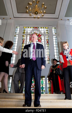 Il sir Alex Ferguson , ex manager del Manchester United Football Club , riceve la libertà di Borough di Trafford Foto Stock