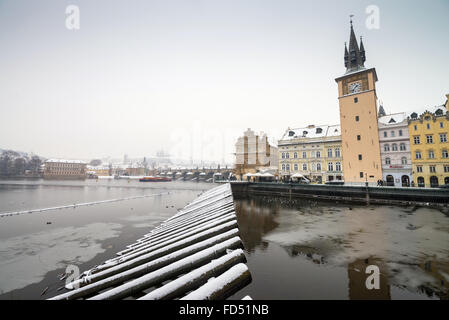 Novotneho Lavka e Charles Bridge (Karlov la maggior parte) sul fiume Moldava, Praga, Repubblica Ceca, Europa Foto Stock