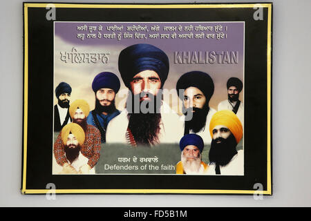 Poster in Singh Sabha gurdwara, Bobigny, Francia. I difensori della fede sikh. Foto Stock