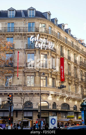 Ingresso dell'edificio Galeries Lafayette shopping mall, Parigi, Francia. Foto Stock