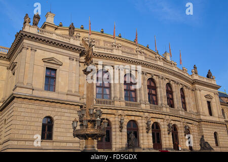 La sala concerti Rudolfinum. Rudolfinum e un auditorium della musica e la casa dell'Orchestra Filarmonica Ceca a Praga Foto Stock