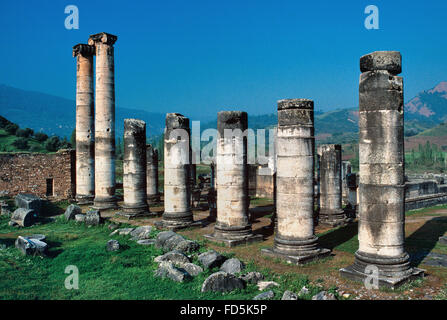 Colonne del greco antico tempio di Artemide sardi o Sardes Turchia Foto Stock