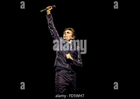 Matt Bellamy dei Muse a Rogers Arena di Vancouver, BC, Canada il 10 dicembre 2015 Foto Stock