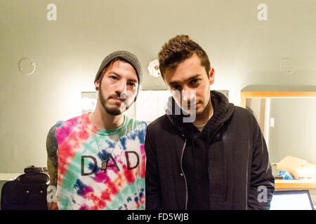 Tyler Giuseppe e Josh Dun di ventuno piloti al Vogue Theater in Vancouver, BC, Canada per il 9 dicembre 2015 Foto Stock