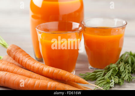 Succo di arancia succo di carota Foto Stock