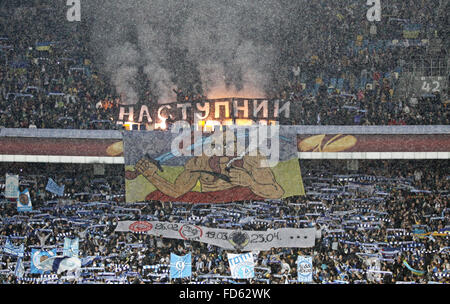 Kiev, Ucraina - 14 Maggio 2015: il suo giro di tribune NSK Olimpiyskyi stadium di Kiev durante UEFA Europa League semifinale partita tra Dnipr Foto Stock