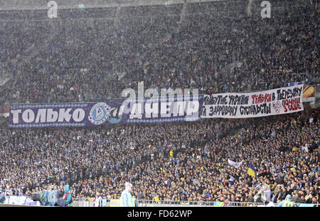 Kiev, Ucraina - 14 Maggio 2015: il suo giro di tribune NSK Olimpiyskyi stadium di Kiev durante UEFA Europa League semifinale partita tra Dnipr Foto Stock