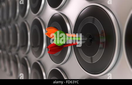 Tre freccette di colpire il centro di un bersaglio nero. Molti obiettivi in una fila. Concetto di immagine per immagine della consulenza aziendale o Foto Stock