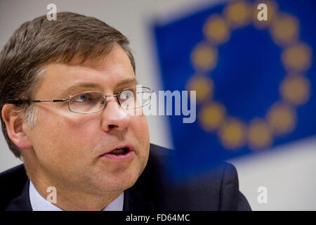 Praga, Repubblica Ceca. 28 gen, 2016. Il Commissario europeo per l'Euro e il dialogo sociale Valdis Dombrovskis incontra media a Praga, Repubblica ceca, 28 gennaio 2016. © Vit Simanek/CTK foto/Alamy Live News Foto Stock