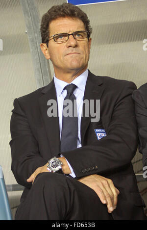 Inghilterra manager Fabio Capello si affaccia su durante il 2010 FIFA World Cup Gruppo 6 partita di qualificazione contro l'Ucraina Foto Stock