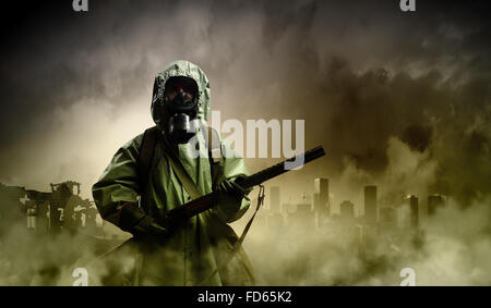 Immagine di Stalker con la pistola. Ecologia catastrofe Foto Stock