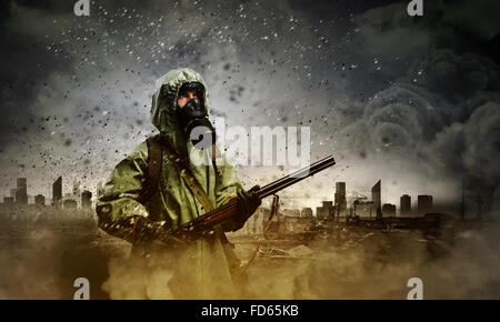 Immagine di Stalker con la pistola. Ecologia catastrofe Foto Stock