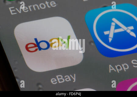 Internet shopping app, Ebay, su un iphone 6 schermo Foto Stock