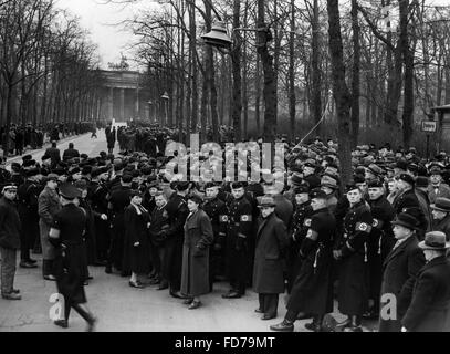 Gemeinschaftsempfang (public radio ascolto) di un discorso di Hitler, 1938 Foto Stock