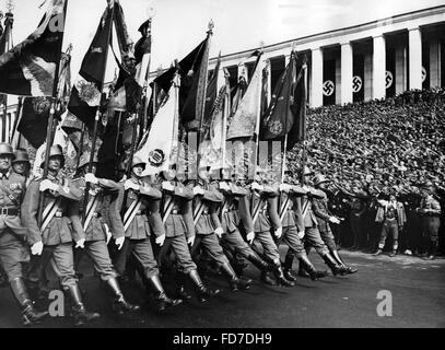 Bandiera sfilata della Reichswehr al Rally di Norimberga, 1936 Foto Stock