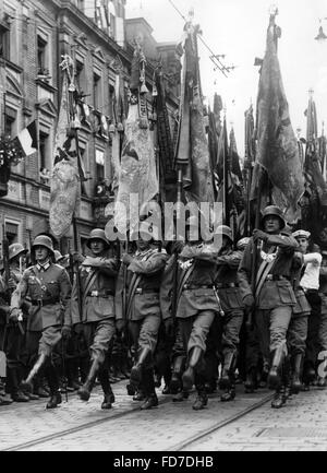 Bandiera sfilata della Reichswehr al Rally di Norimberga, 1935 Foto Stock