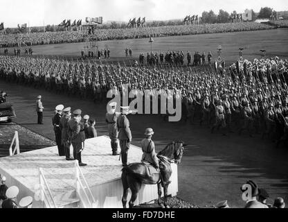 Adolf Hitler e Werner von Blomberg il giorno della Wehrmacht, 1935 Foto Stock