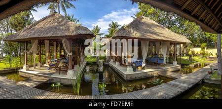 Area Spa di una stella hotel di Bali, zona massaggi, spa, case in paglia, Lovina Beach, Buleleng, Bali, Indonesia, Asia Foto Stock