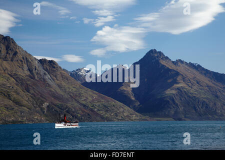 Il TSS Earnslaw, Walter Peak e sul lago Wakatipu, Queenstown, Otago, Isola del Sud, Nuova Zelanda Foto Stock