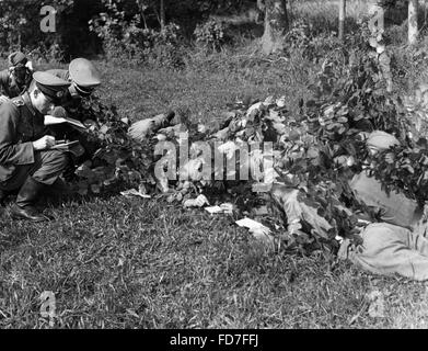 Esercizio di campo in un HJ campo di addestramento militare in Ziegenort, 1943 Foto Stock