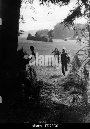 Esercizio di campo in un HJ campo di addestramento militare in Ziegenort, 1943 Foto Stock