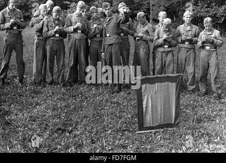 Elementi di HJ nel campo esercizio 1943 Foto Stock