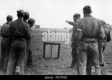 HJ membri durante un esercizio di campo, 1943 Foto Stock