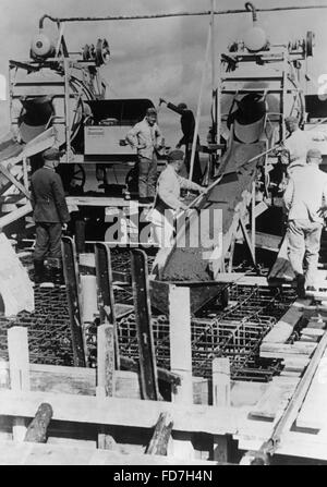 Costruzione di un Tedesco fortificazione costiera all'Atlantic Wall, 1941 Foto Stock