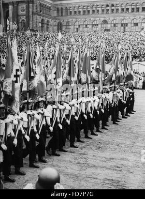 Parata militare della Wehrmacht in occasione di Hitler il compleanno di Berlino, 1939 Foto Stock