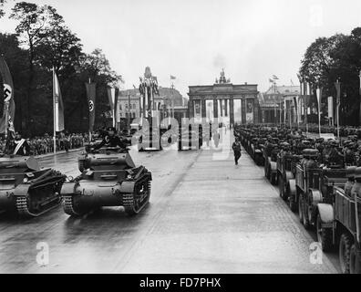 Serbatoi della Wehrmacht durante una parata a Berlino, 1938 Foto Stock