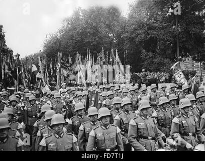 Parata di bandiera al Rally di Norimberga, 1936 Foto Stock