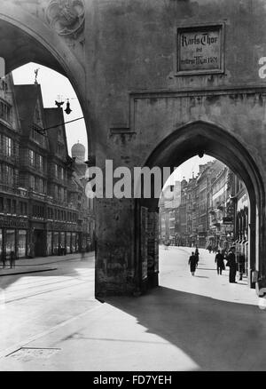 Neuhauserstrasse con Karstor a Monaco di Baviera Foto Stock